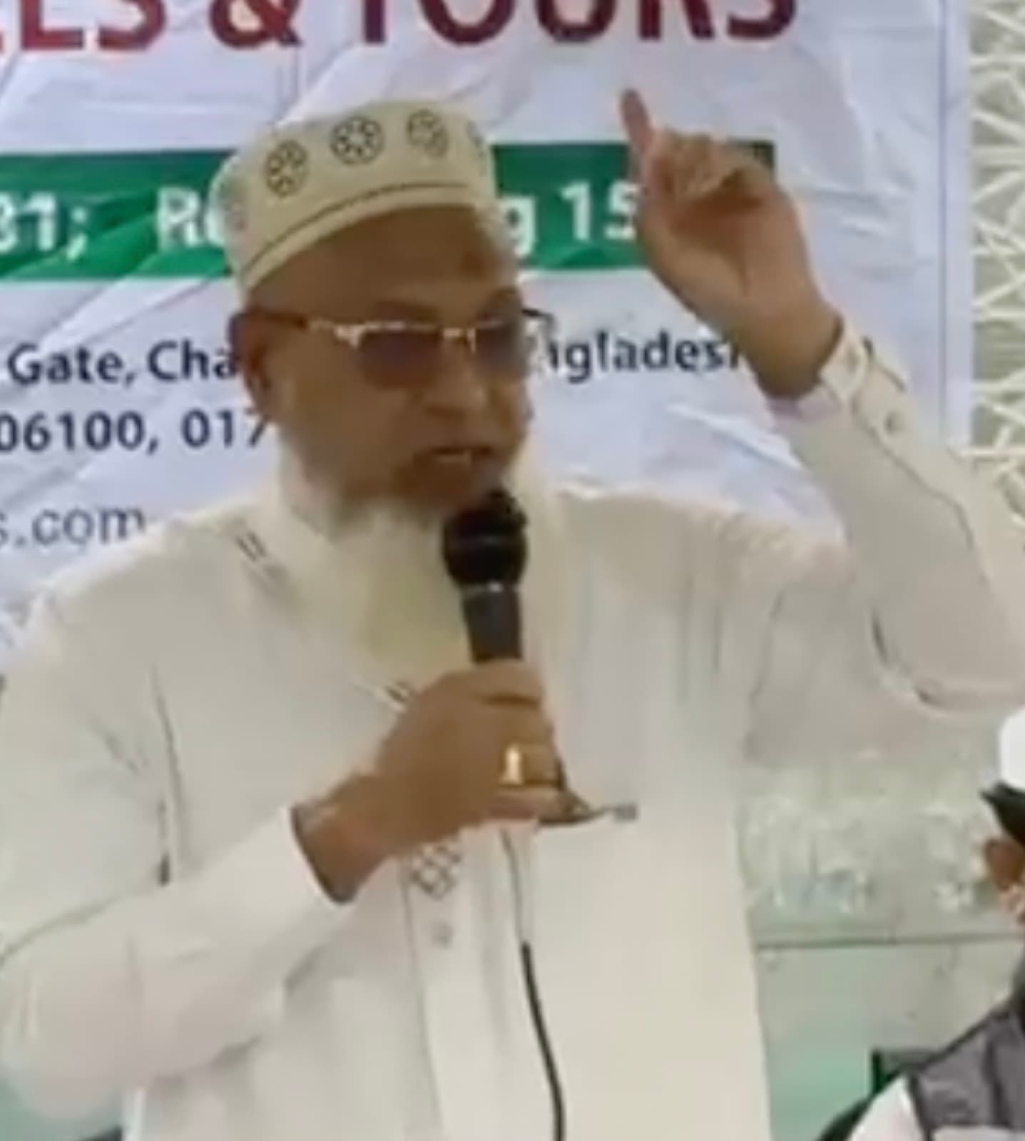 হজ্জ প্রশিক্ষণ মাহফিলে চেয়ারম্যান