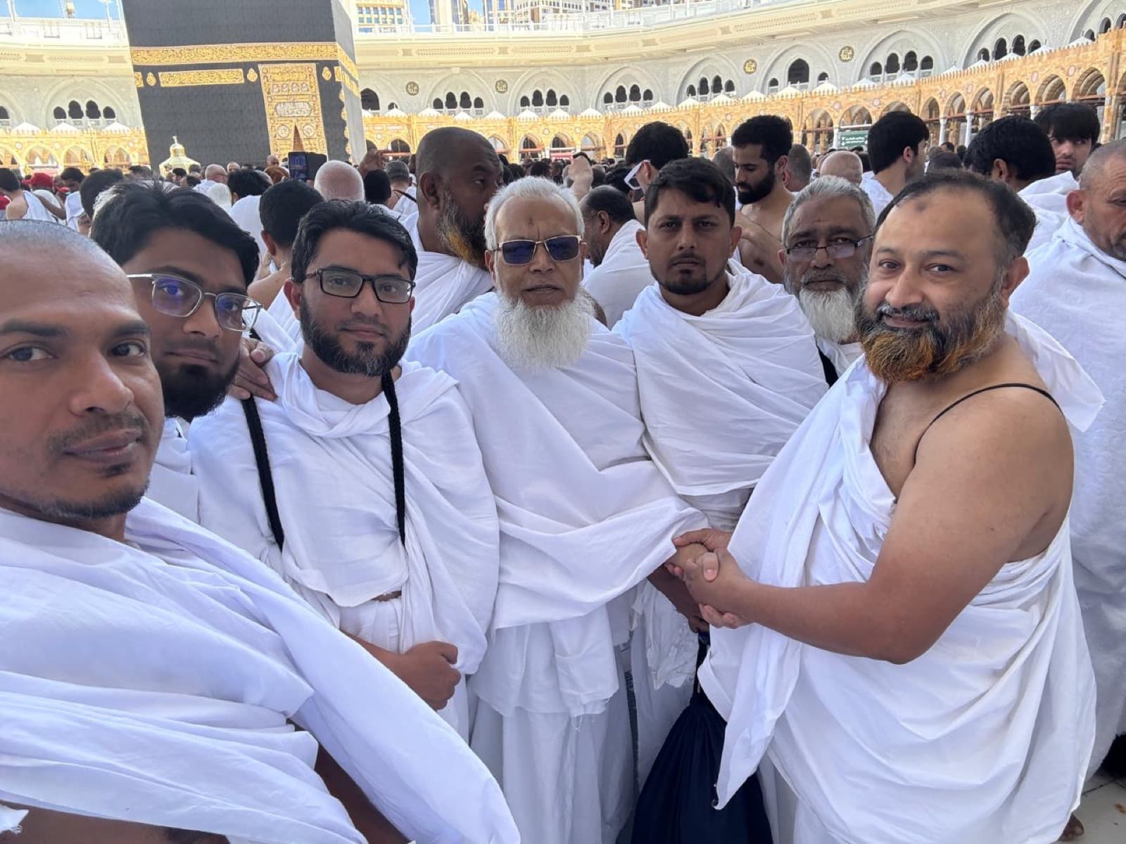 তাওয়াফ শেষে মাতাফে — বুকভরা আলহামদুলিল্লাহ